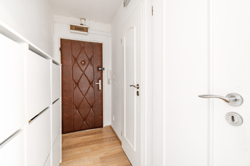 Vstupní chodba - Pronájem bytu 3+kk v osobním vlastnictví 55 m², Praha 8 - Karlín