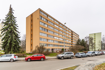 Pohled na dům - Pronájem bytu 3+kk v osobním vlastnictví 55 m², Praha 8 - Karlín