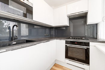 Kuchyně - Pronájem bytu 3+kk v osobním vlastnictví 55 m², Praha 8 - Karlín