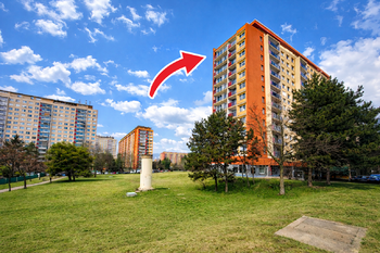 Panelový dům - Pronájem bytu 3+1 v osobním vlastnictví 73 m², Praha 8 - Kobylisy