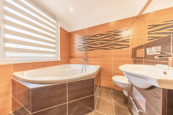 Pronájem bytu 2+1 v osobním vlastnictví 40 m², Praha 8 - Troja