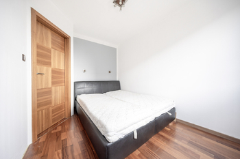 ložnice - Pronájem bytu 2+1 v osobním vlastnictví 40 m², Praha 8 - Troja