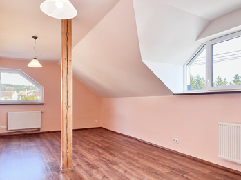 Aktuální stav a vybavení domu bez homestagingu - Prodej domu 238 m², Příchovice