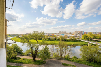 Pohled z okna - Prodej bytu 3+1 v osobním vlastnictví 65 m², České Budějovice