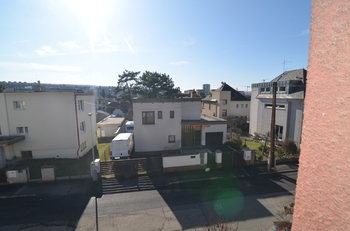 pohled do ulice z okna OP - Prodej domu 74 m², Praha 4 - Modřany