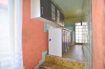 pohled do kuchyně  - Prodej domu 74 m², Praha 4 - Modřany