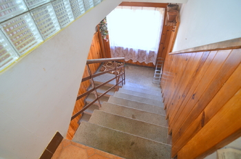 schodiště do bytu  - Prodej domu 74 m², Praha 4 - Modřany