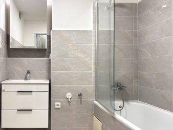 Koupelna - Pronájem bytu 2+1 v osobním vlastnictví 58 m², Pardubice