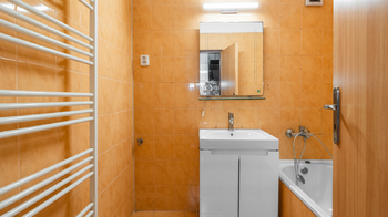 Koupelna 1 - Prodej bytu 2+1 v osobním vlastnictví 72 m², Stráž pod Ralskem