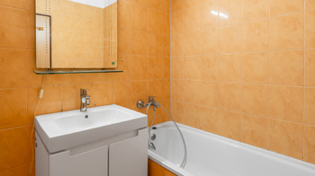 Koupelna 2 - Prodej bytu 2+1 v osobním vlastnictví 72 m², Stráž pod Ralskem