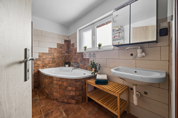 hlavní koupelna - Prodej domu 140 m², Kolín