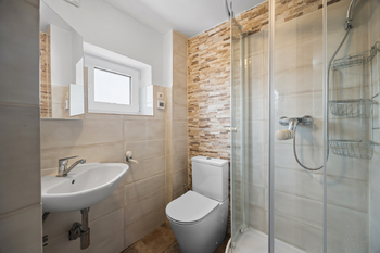 Koupelna u ložnice - Prodej domu 140 m², Kolín