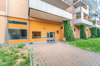 Pronájem parkovacího stání, Podkovářská 933/1, Praha 9 – Vysočany (Na Harfě) - Pronájem garážového stání 2156 m², Praha 9 - Vysočany