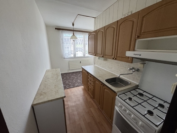 kuchyně - Prodej bytu 2+1 v osobním vlastnictví 68 m², Holoubkov