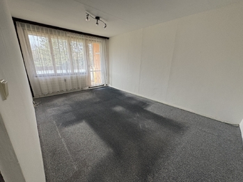 ložnice s lodžií - Prodej bytu 2+1 v osobním vlastnictví 68 m², Holoubkov