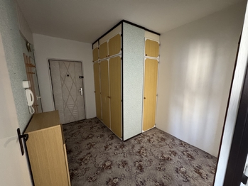 předsíň - Prodej bytu 2+1 v osobním vlastnictví 68 m², Holoubkov
