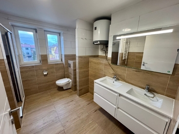 Koupelna - Pronájem bytu 2+1 v osobním vlastnictví 60 m², Břeclav