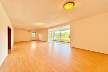 obývací pokoj - Prodej domu 336 m², Praha 6 - Nebušice