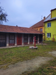 Dřevníky a dvůr - Prodej bytu 1+1 v osobním vlastnictví 58 m², Boskovice