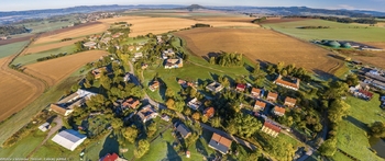 Letecký pohled na vesnici - Prodej domu 313 m², Dětřichov u Moravské Třebové