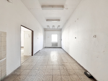 Prodej výrobních prostor 1359 m², Trutnov