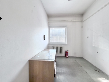 Prodej výrobních prostor 1359 m², Trutnov