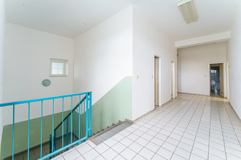 Pronájem kancelářských prostor 2043 m², Dobříš