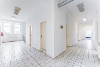 Pronájem kancelářských prostor 2043 m², Dobříš
