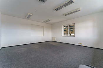 Pronájem kancelářských prostor 2043 m², Dobříš