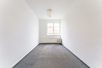 Pronájem kancelářských prostor 2043 m², Dobříš