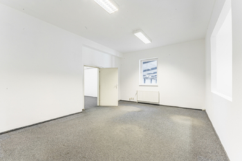 Pronájem kancelářských prostor 2043 m², Dobříš