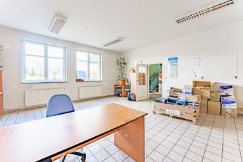 Pronájem kancelářských prostor 2043 m², Dobříš