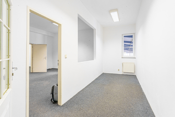 Pronájem výrobních prostor 2043 m², Dobříš