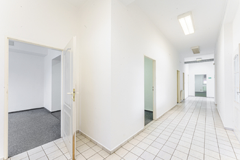 Pronájem výrobních prostor 2043 m², Dobříš