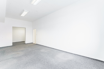 Pronájem výrobních prostor 2043 m², Dobříš