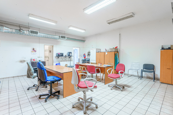 Pronájem výrobních prostor 2043 m², Dobříš