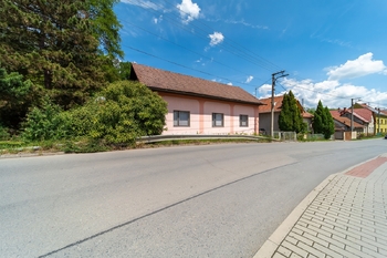 Pohled na dům z ulice - Prodej domu 139 m², Vizovice