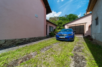 Parkování pro 2 auta - Prodej domu 139 m², Vizovice