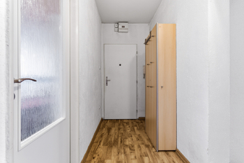 Chodba - Prodej bytu 3+kk v osobním vlastnictví 74 m², Praha 9 - Prosek