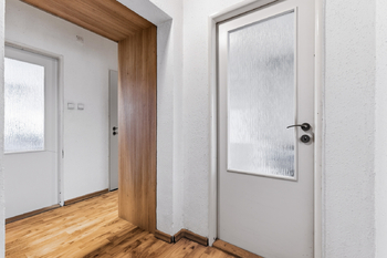 Chodba - Prodej bytu 3+kk v osobním vlastnictví 74 m², Praha 9 - Prosek