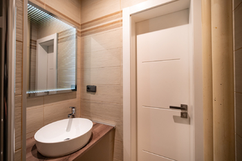 Koupelna - Pronájem bytu 2+1 v osobním vlastnictví 67 m², Praha 10 - Strašnice