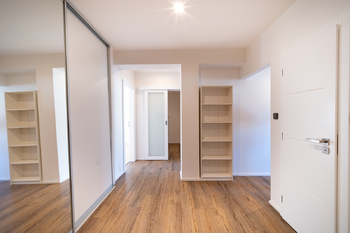 Chodba - Pronájem bytu 2+1 v osobním vlastnictví 67 m², Praha 10 - Strašnice