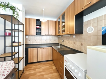 Byt je připraven jak pro vlastní bydlení i jako investiční nemovitost. - Prodej bytu 2+kk v osobním vlastnictví 45 m², Praha 8 - Bohnice