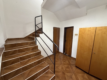 Prodej bytu 3+1 v osobním vlastnictví 90 m², Komňa