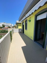 vystup na terasu z ložnice  - Prodej bytu 2+kk v osobním vlastnictví 54 m², Silvi