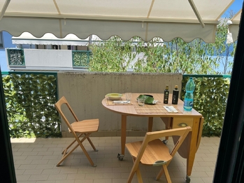 sezení na terase - Prodej bytu 2+kk v osobním vlastnictví 54 m², Silvi