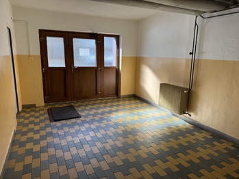 zadní vchod - Prodej bytu 1+1 v osobním vlastnictví 43 m², Staňkov
