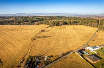 Prodej pozemku 8962 m², Lišov