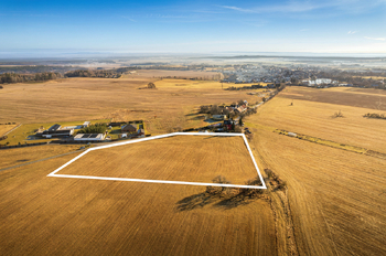 Prodej pozemku 8962 m², Lišov