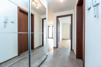 Pronájem bytu 2+kk v osobním vlastnictví 75 m², Praha 4 - Modřany